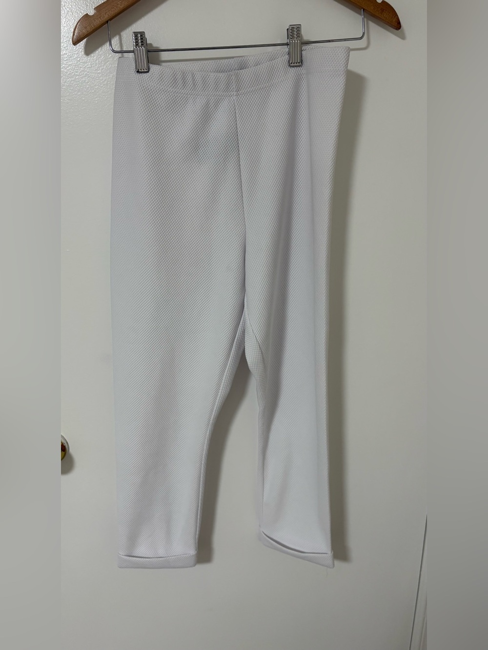 Suzy Shier White Capris